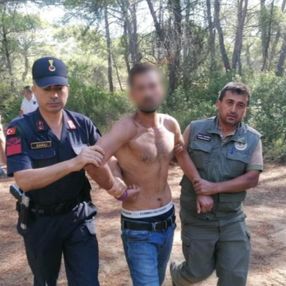 Antalya'da ormanı yakarken suçüstü yakalanan zanlı tutuklandı