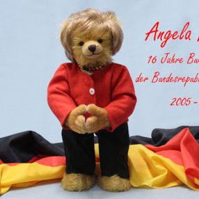 Almanya'da Angela Merkel için hatıra oyuncak üretildi