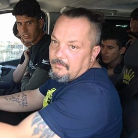 Sultangazi'de minibüste 19 kaçak göçmen yakalandı