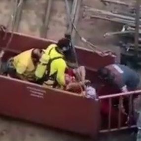 Tuzla’da, zehirlenen işçilerin yardımına giderken akıma kapıldı