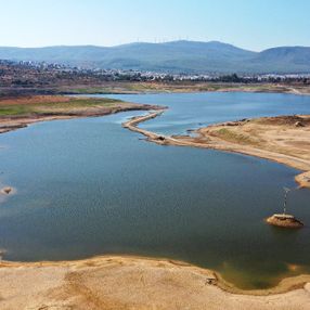 Muğla’da, Bodrum’a su veren Mumcular Barajı kurudu