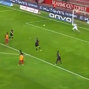 Emrah Başsan'dan klas gol