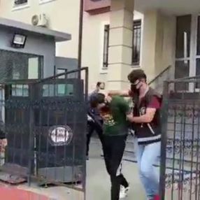 Sakarya’da çaldığı cep telefonlarının internet bankacılığından altın aldı