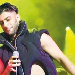 Reynmen'in sahne kıyafeti beğenilmedi