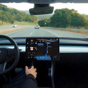 Kazalara karşı önlem: Tesla otonom sürüş özelliğini güncelledi