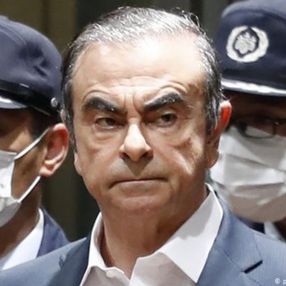 Kaçak eski Nissan CEO'su Carlos Ghosn, Nissan'ı topa tuttu