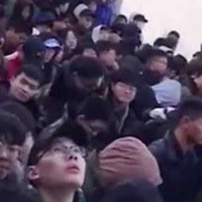 Çin'de, binlerce kişi gün doğumu izlemek için Tai Dağı'na akın etti
