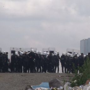 Ümraniye’de kağıt toplayıcıları polis ekiplerine taş attı