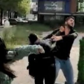 Kocaeli'deki güzellik merkezi ortakları, yumruklarla birbirini darbetti
