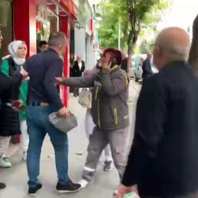 Eskişehir’de sokak ortasında kadını darbetti, vatandaşlarla tartıştı