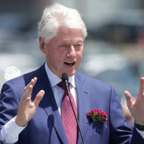 Bill Clinton, hastanede tedavi altına alındı