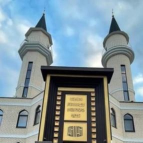 Gökdeniz Karadeniz, Kazan'da cami yaptırdı