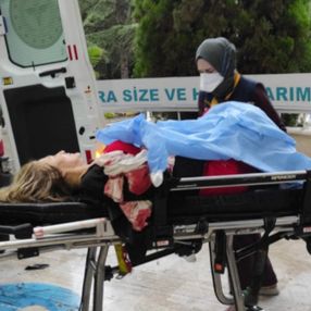 İzmit'te boşanma aşamasındaki eşini çalıştığı kafede bıçakladı