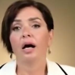 Özlem Gürses, kendisine yazılan küfürlü mesajı okudu