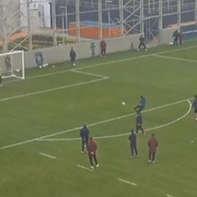 Emre Belözoğlu'ndan idmanda klas gol