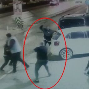 İzmir’de, gece kulübünden kadın çıkarma çatışması kamerada