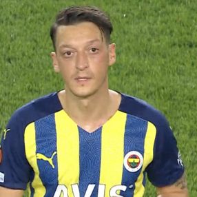 Mesut Özil'den Pereira'ya büyük tepki