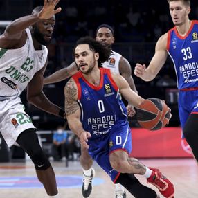 Anadolu Efes EuroLeague'de ilk galibiyetini aldı