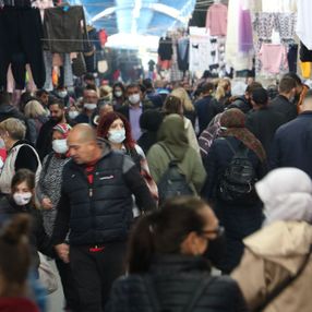 Bulgarlar, Edirne'deki 'sosyete pazarı'na akın etti