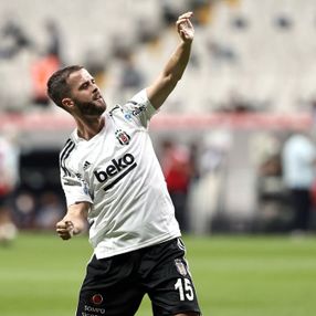 Pjanic, takım arkadaşlarını motive ediyor