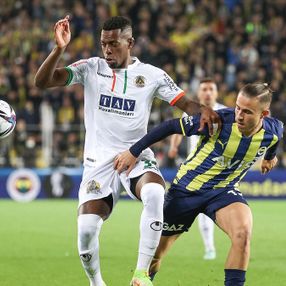 Fenerbahçe evinde Alanyaspor'a mağlup oldu