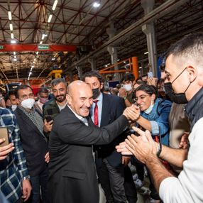 İzmir'de metro çalışanlarının maaşı 11 bin liraya çıkarıldı