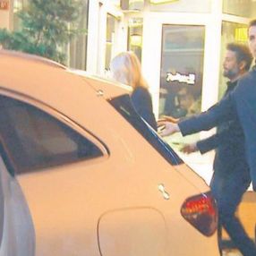 Seda Sayan, 15 yaş küçük sevgilisiyle yemeğe çıktı