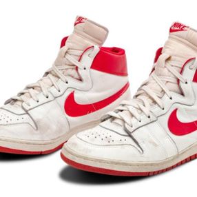Michael Jordan'ın ayakkabıları 1.47 milyon dolara rekor fiyattan satıldı