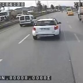 Şile otobanında, yola çıkan yayaya otomobil çarptı