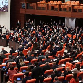 Irak ve Suriye tezkeresi Meclis'ten geçti