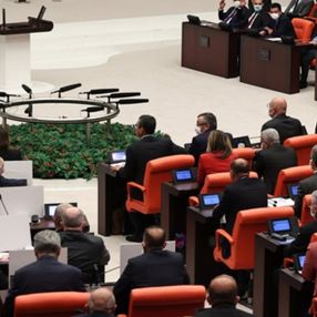 HDP'li Pervin Buldan'dan tezkereye evet oyu