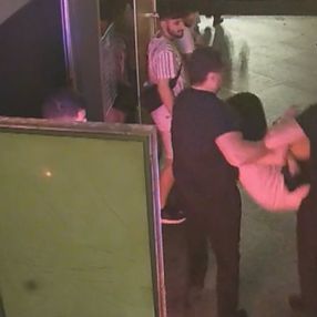 Beyoğlu’nda, güvenlik görevlisinin parmağını koparan kadın tahliye edildi