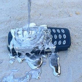 Nokia 3310 erimiş kurşunla sağlamlık testi