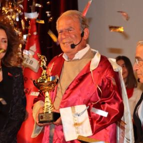 İzmir Kız Lisesi'nden Mustafa Denizli'ye tüm zamanların rol modeli ödülü