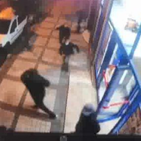 Bağcılar'da bıçakla marketi gasbedenler, suçüstü yakalandı