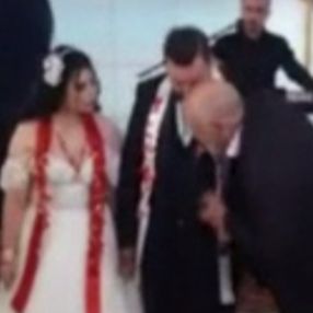 İstanbul'da düğünde dua eden adam, kalp krizi geçirerek vefat etti