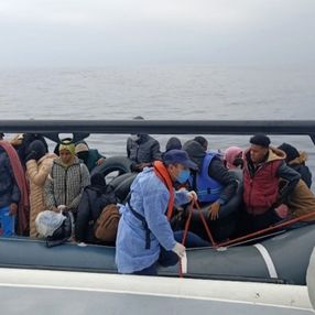 İzmir açıklarında 212 düzensiz göçmen kurtarıldı