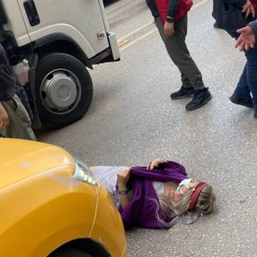 Ordu’da sosyal medyada takipçi kazanmak için yola yattı, denize atladı