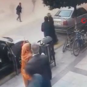Malatya'da 2 katlı binanın çökme anı