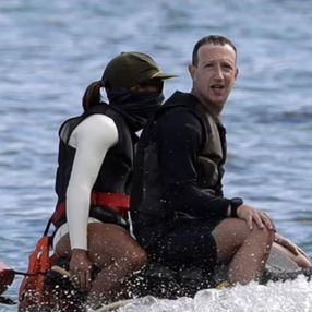 Mark Zuckerberg, eşiyle jet-ski yaparken görüntülendi