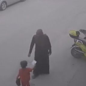 Bursa'da hırsızlığına minik kızı alet eden kadın aranıyor