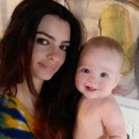 Emily Ratajkowski, oğluyla fotoğrafını paylaştı