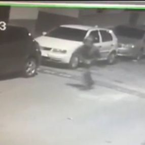 Küçükçekmece'deki şahıs, araç lastiği kesip kaçtı