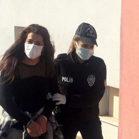 Adana'daki torbacı, basına 'Beni güzel çekin' diyerek poz verdi