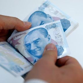 AK Parti'nin gündemi asgari ücret