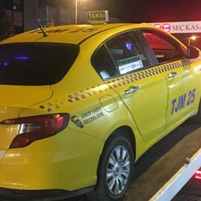 Üsküdar'da 'karşısının taksisiyim' deyip yolcu almayan araçlara trafikten men