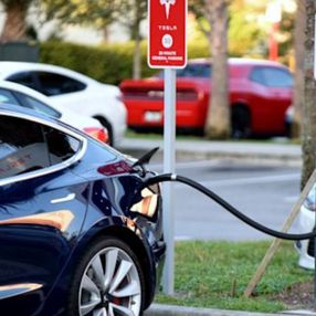 Tesla, Starlink internetini şarj istasyonlarına getirdi