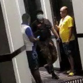 Eski Fenerbahçeli Samatta otelde rehin alındı