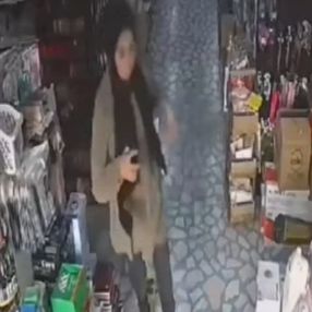 Düzce'de deprem anı kameraya yansıdı