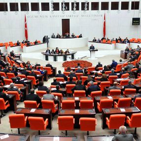 Meclis'te AK Parti ile HDP arasında dolar tartışması